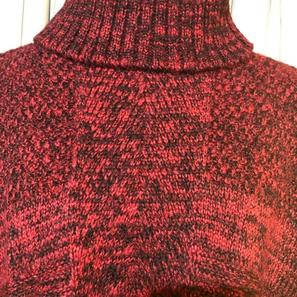 Cozy & stylish red poncho! - Picture 4 of 7